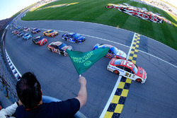 Start: Ryan Blaney, Wood Brothers Racing Ford leads