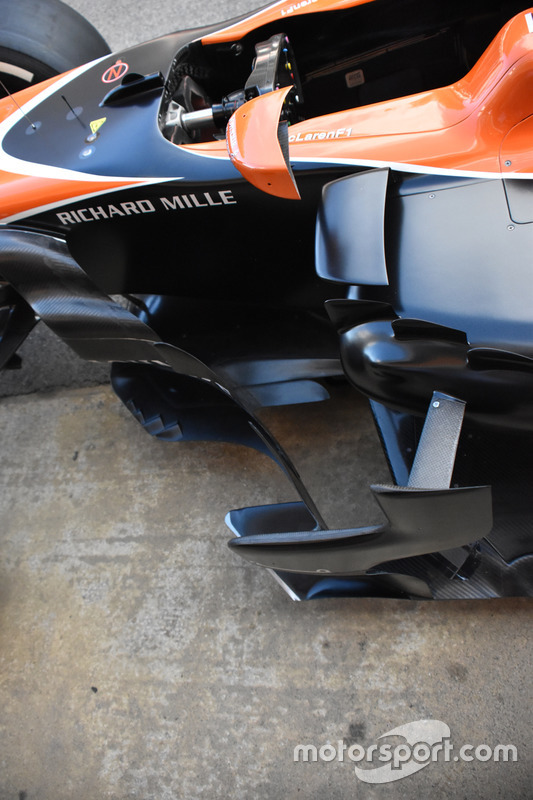 Деталь McLaren MCL32