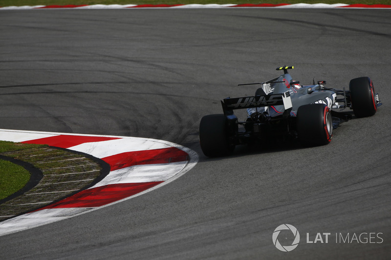 15. Кевін Магнуссен, Haas F1 Team VF-17 - 11