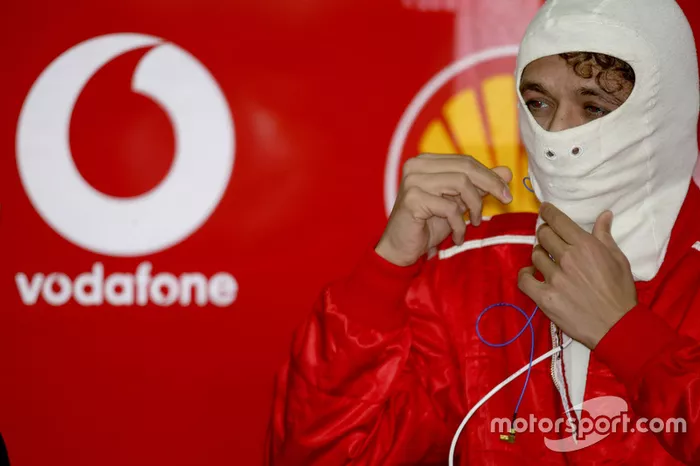 Valentino Rossi testa para Ferrari