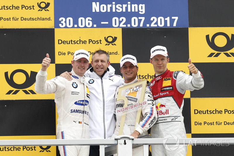 Подіум: переможець Бруно Спенглер, BMW Team RBM, BMW M4 DTM, друге місце Мартин Мартен, BMW Team RBM, BMW M4 DTM, третє місце Маттіас Екстрьом, Audi Sport Team Abt Sportsline, Audi A5 DTM, Барт Мампей, керівник команди BMW Team RBM