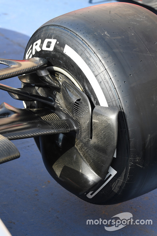 Передняя подвеска Mercedes F1 W08