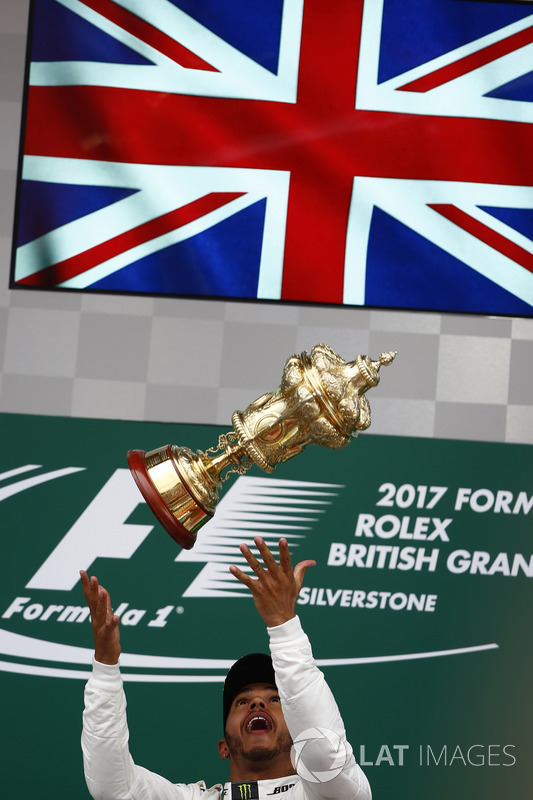 Race winner Lewis Hamilton, Mercedes AMG F1 on the podium