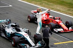 Ganador de la pole Lewis Hamilton, Mercedes AMG F1