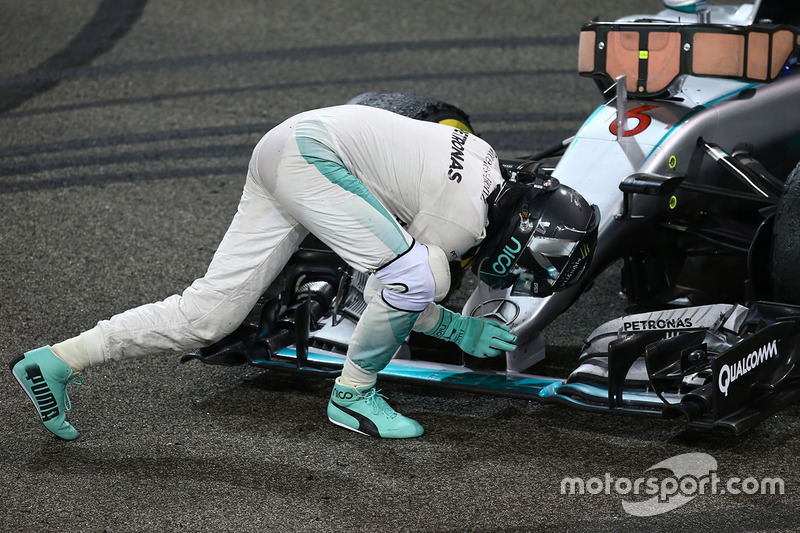Nico Rosberg feiert den WM-Titelgewinn 2016
