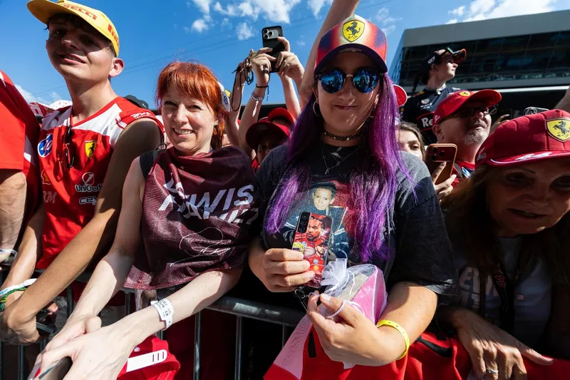 Les fans de Lewis Hamilton et de Ferrari