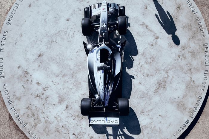 Кадиллак F1 в ливрее