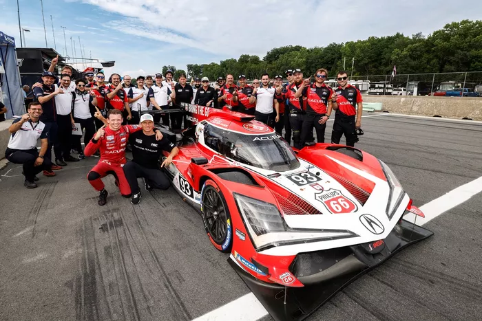 #93 Acura Meyer Shank Racing w/Curb Agajanian Acura ARX-06: Renger van der Zande, Nick Yelloly, Phil Fayer