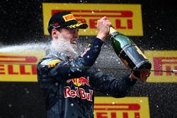 Podio: tercer lugar Daniil Kvyat, Red Bull Racing