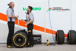 Sahara Force India F1 Team with Pirelli engineers