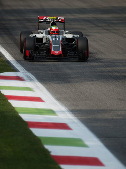 Esteban Gutiérrez, Haas F1 Team VF-16