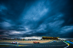 #38 G-Drive Racing Gibson BR01 Nissan: Simon Dolan, Jake Dennis, Giedo Van der Garde, #5 Toyota Raci