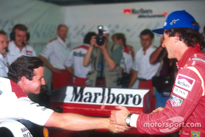 Ayrton Senna , McLaren é parabenizado por seus colegas