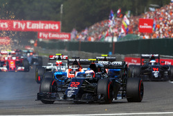 Дженсон Баттон, McLaren MP4-31 на старте гонки