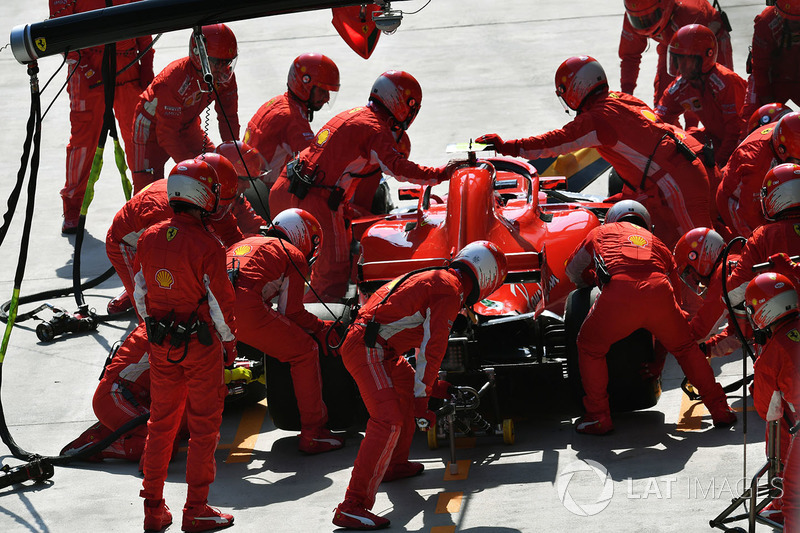 Kimi Raikkonen, Ferrari SF71H pit stop