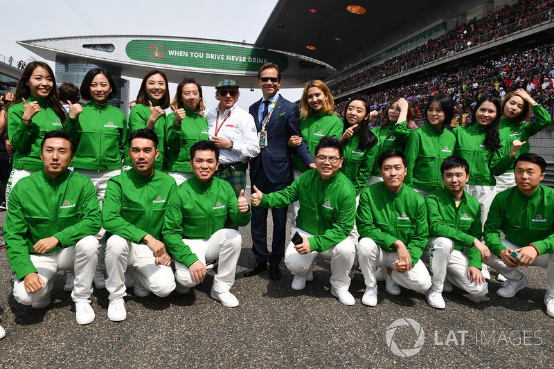 Jackie Stewart, and Heineken group photo on the grid