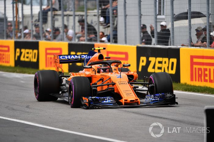 Stoffel Vandoorne, McLaren MCL33 con un pinchazo