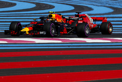 Max Verstappen, Red Bull Racing RB14 and Sebastian Vettel, Ferrari SF71H