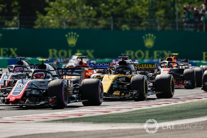 Kevin Magnussen, Haas F1 Team VF-18, Nico Hulkenberg, Renault Sport F1 Team R.S. 18, Fernando Alonso, McLaren MCL33, Daniel Ricciardo, Red Bull Racing RB14 en la salida