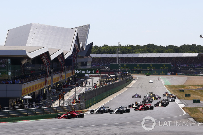Partenza, Sebastian Vettel, Ferrari SF71H al comando