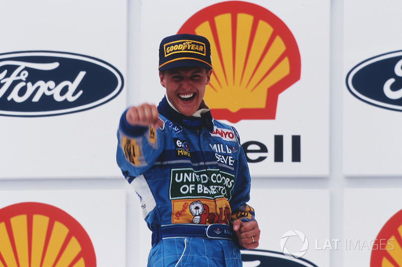 Podium: racewinnaar Michael Schumacher, Benetton