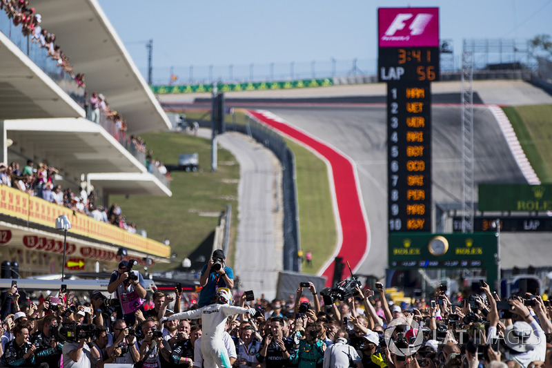 Race winner Lewis Hamilton, Mercedes AMG F1, celebrates in Parc Ferme