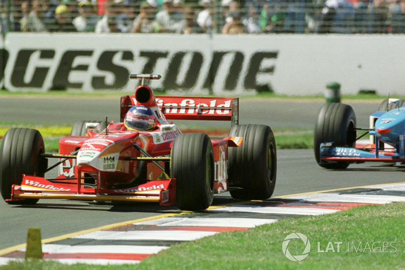 Jacques Villeneuve, Williams, precede Giancarlo Fisichella, Benetton