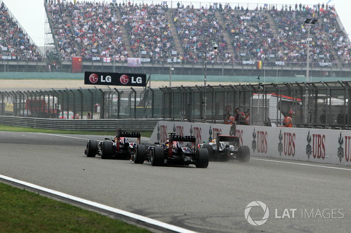 Mark Webber, Red Bull Racing RB8, Sebastian Vettel, Red Bull Racing RB8 y Lewis Hamilton, McLaren MP