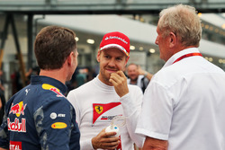 (Da sx a dx): Christian Horner, Team Principal Red Bull Racing con Sebastian Vettel, Ferrari e il Dr