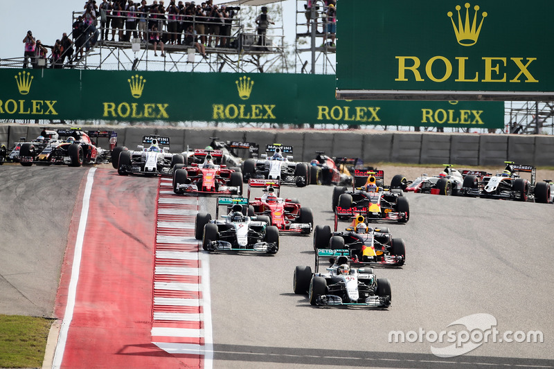 Lewis Hamilton, Mercedes AMG F1 W07 Hybrid leads at the start of the race