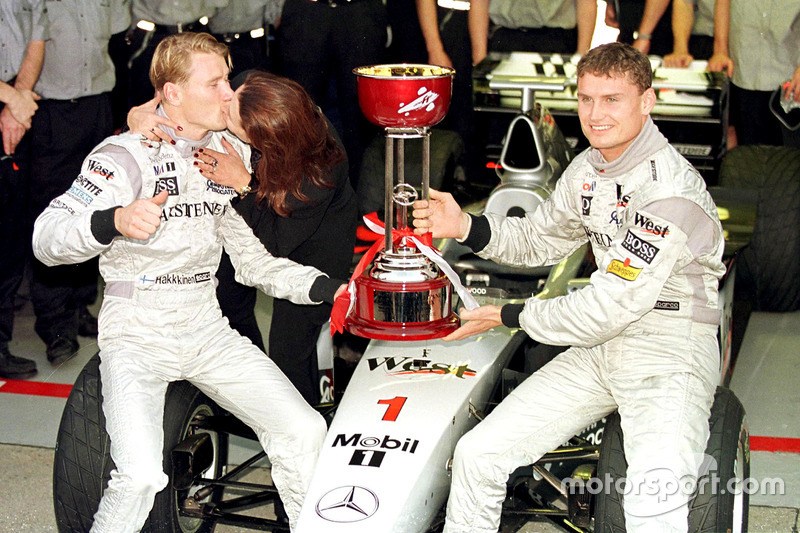 Erja Hakkinen kisses husband and the new Formula One World Champion Mika Hakkinen, McLaren