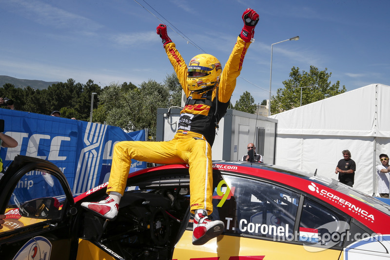 Yarış galibi Tom Coronel, Roal Motorsport, Chevrolet RML Cruze TC1