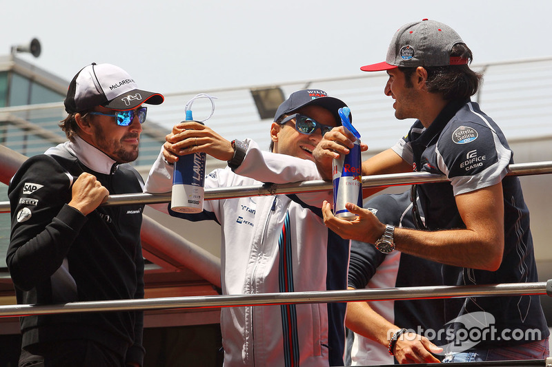 Fernando Alonso, McLaren, Felipe Massa, Williams yCarlos Sainz Jr., Scuderia Toro Rosso desfile de p