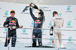 подіум: Макс Ферстаппен, Даніель Ріккардо, Red Bull Racing,Ніко Хюлькенберг, Mercedes AMG F1