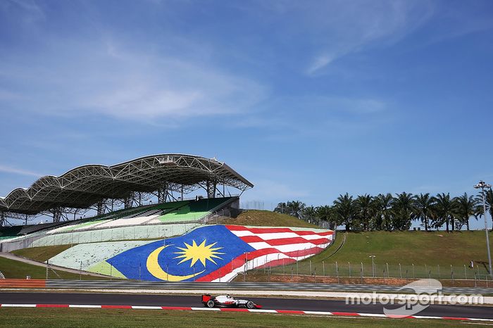 Romain Grosjean, Haas F1 Team VF-16