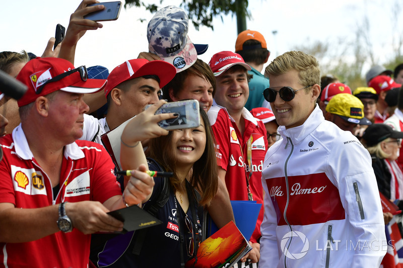 Marcus Ericsson, Sauber fans selfie