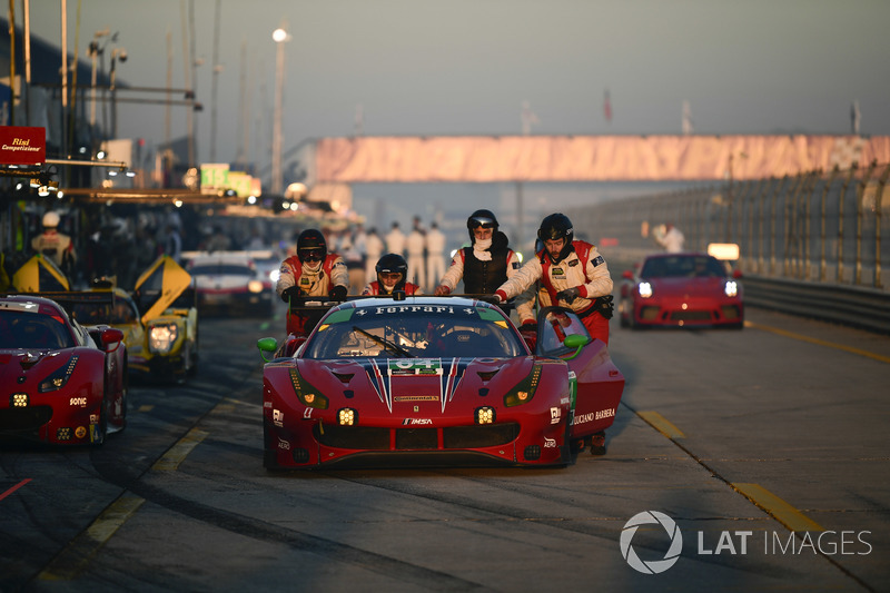 #64 Scuderia Corsa Ferrari 488 GT3, GTD: Bill Sweedler, Townsend Bell, Frankie Montecalvo