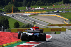 Lewis Hamilton, Mercedes-AMG F1 W09 chases Kimi Raikkonen, Ferrari SF71H