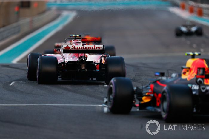 Kimi Raikkonen, Ferrari SF70H, Max Verstappen, Red Bull Racing RB13