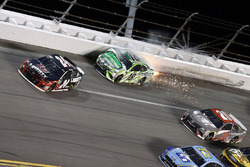Kyle Busch, Joe Gibbs Racing, Toyota Camry Interstate Batteries wreck