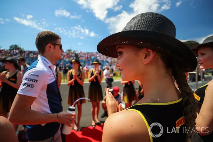 Grid girl