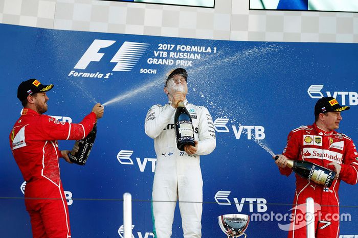Podio: ganador de la carrera Valtteri Bottas, Mercedes AMG F1, segundo lugar Sebastian Vettel, Ferrari, y tercer lugar kimi Raikkonen, Ferrari