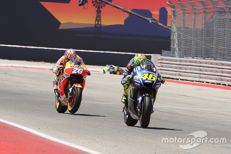 Valentino Rossi mengungguli Dani Pedrosa