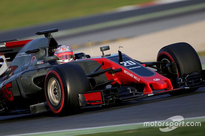 12: Kevin Magnussen, Haas VF-17: 1min22s204, supermacios. Dia 2 (169 voltas)