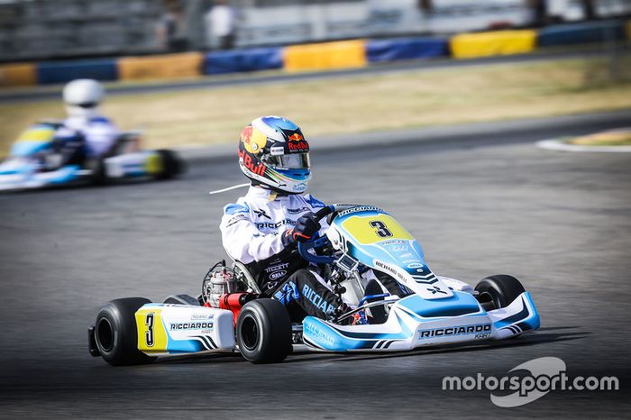 Daniel Ricciardo, Red Bull Racing, con un kart