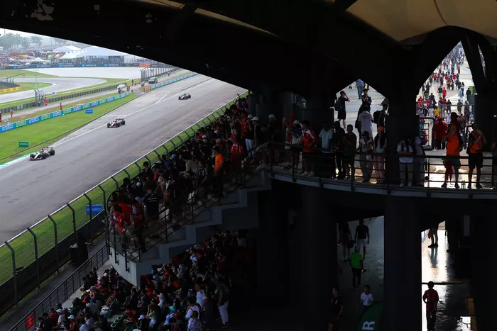 Charles Leclerc, Ferrari, Esteban Ocon, Haas F1 Team
