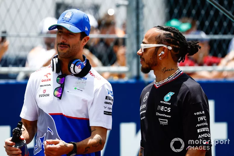 Daniel Ricciardo, Visa Cash App RB F1 Team, Lewis Hamilton, Mercedes-AMG F1 Team, arrivent pour la parade des pilotes