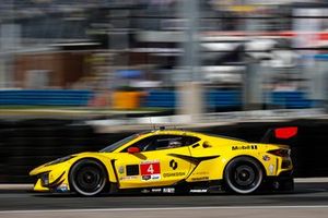#4 Corvette Racing by Pratt Miller Motorsports Corvette Z06 GT3.R: Tommy Milner, Nicky Catsburg, Earl Bamber