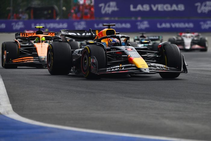 Max Verstappen, Red Bull Racing RB20, Lando Norris, McLaren MCL38