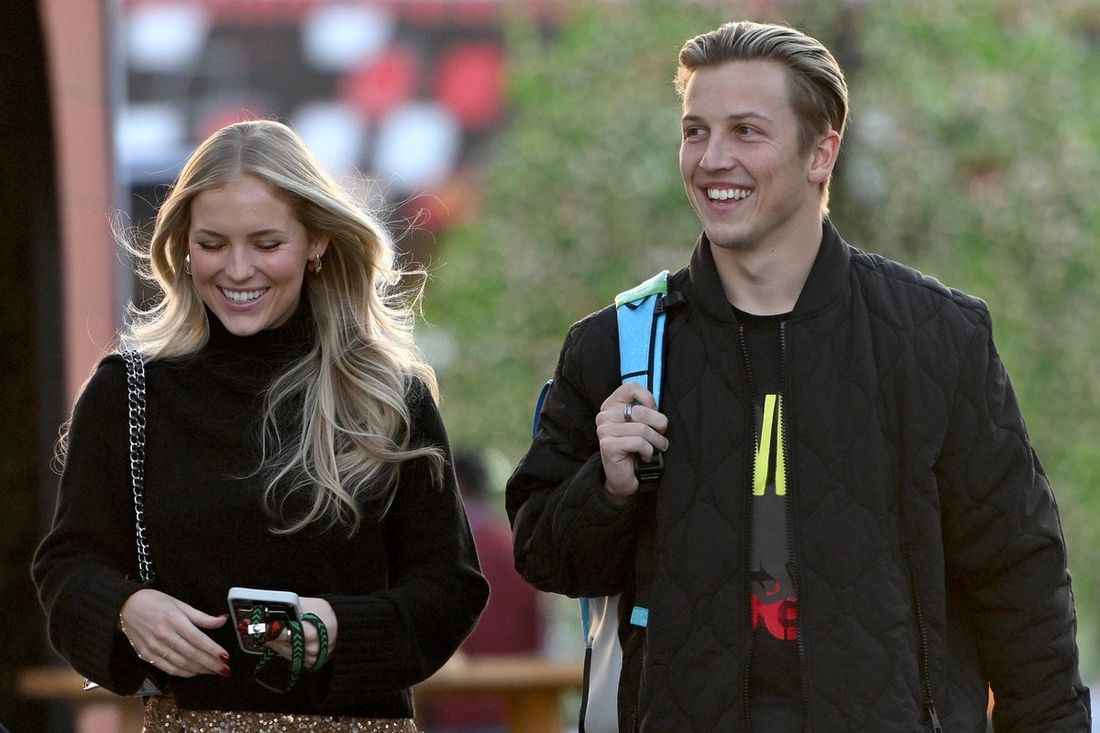 Liam Lawson, RB F1 Team, com a sua namorada Hannah St. John